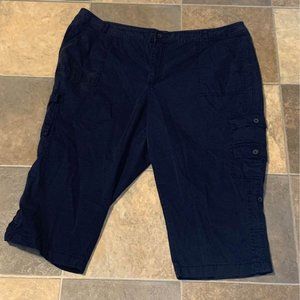 ST. JOHN'S BAY CAPRIS WOMAN'S SIZE 24